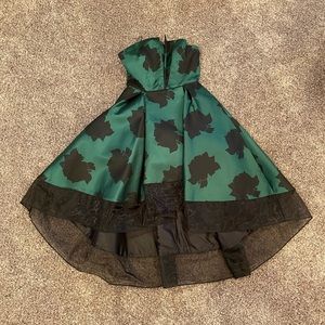 AKIRA, STUNNING Hunter Green/Black satin high-low dress. Size S